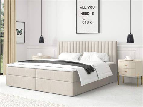 Čalúnená boxspring posteľ v spálni